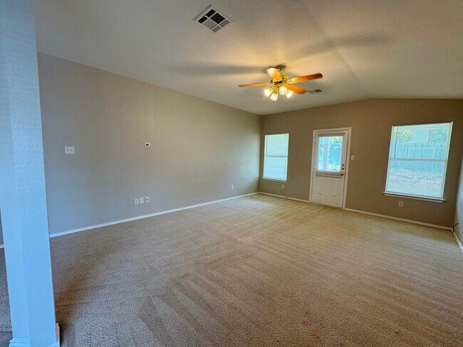 Building Photo - 126 Salado Dr
