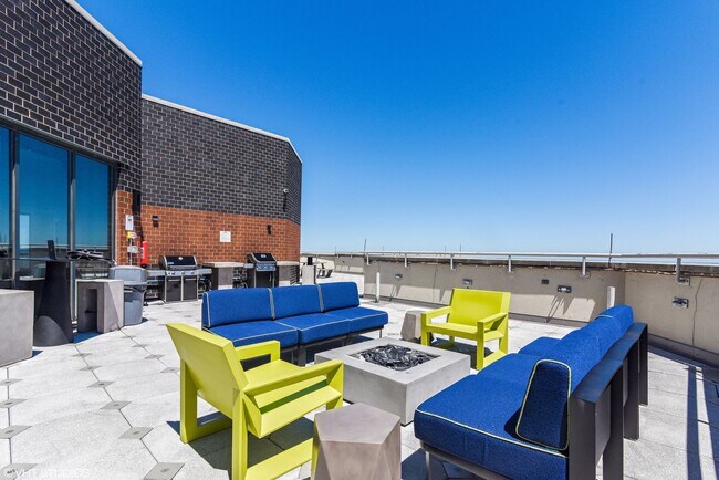 Building Photo - Lakeview with amazing Lake View 1bed/1bath is available for rent now!