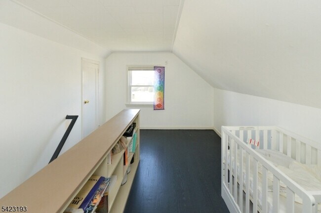 Building Photo - 483 Mt Prospect Ave