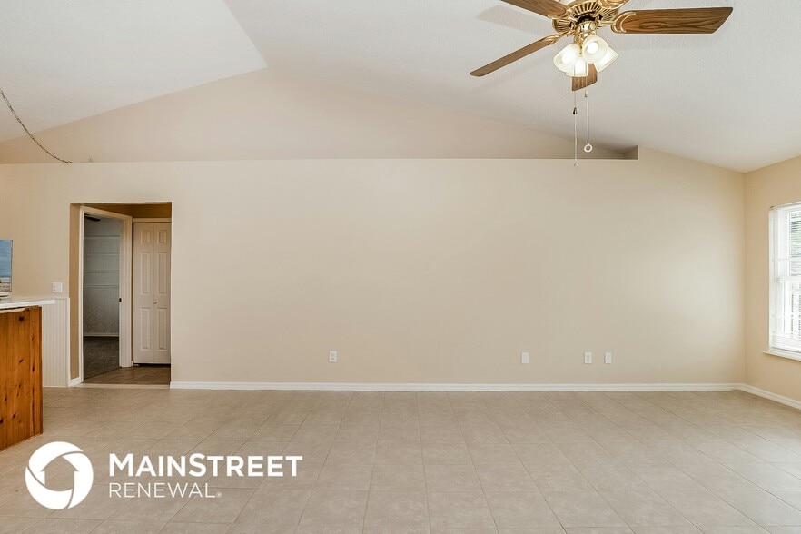 Building Photo - 2681 Greywall Ave