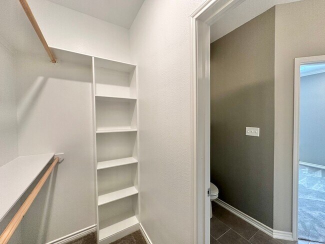 Building Photo - 6213 Villa Rosa Way