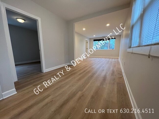 Building Photo - 2624 N Springfield Ave