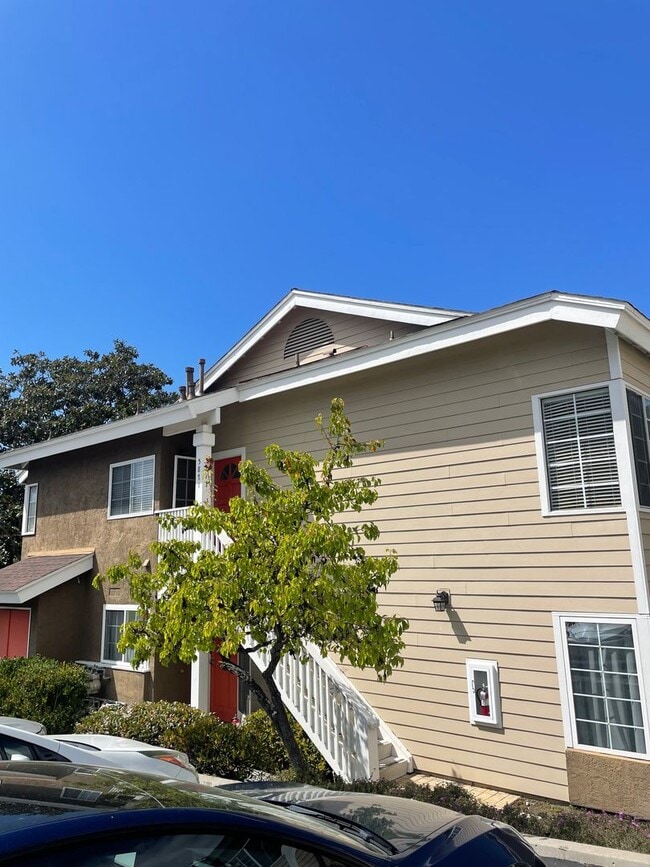 Building Photo - 2 Bed / 2 Bath in Clairemont