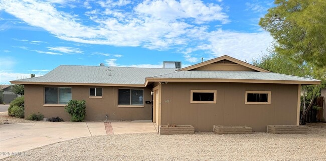 Building Photo - 2443 E Marmora St
