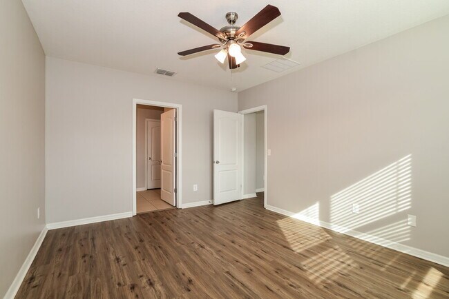 Building Photo - 16188 Yelloweyed Dr