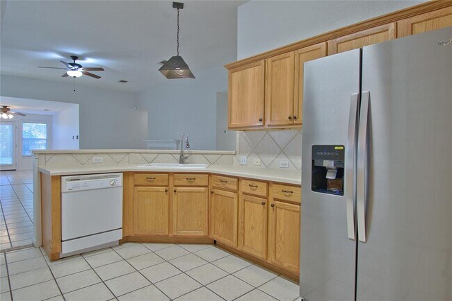 Building Photo - 120 Greenside Ln