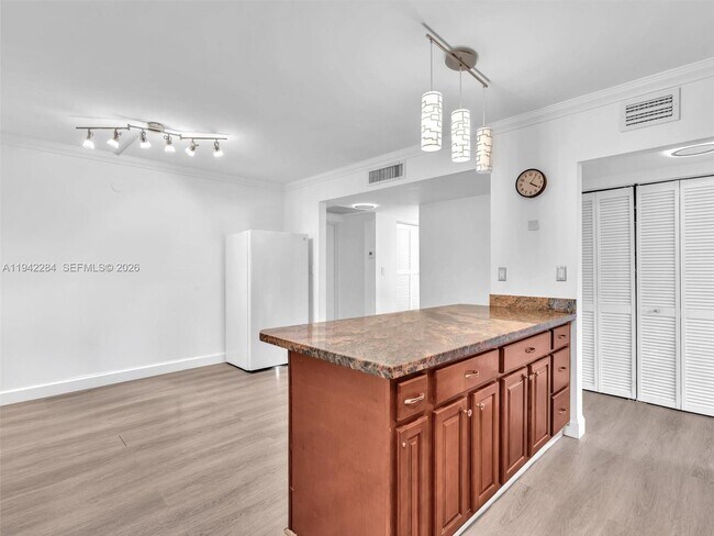 Building Photo - 20381 NE 30th Ave