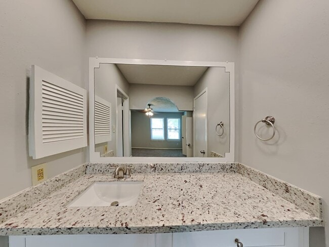 Building Photo - 209 Greenshire Dr