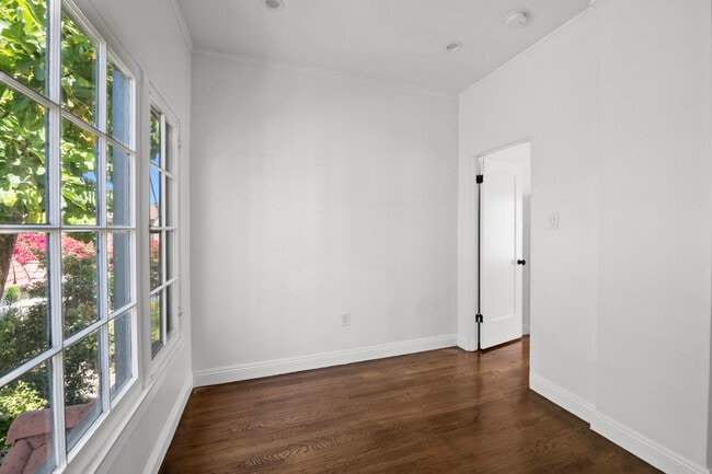 Building Photo - 647 N Spaulding Ave