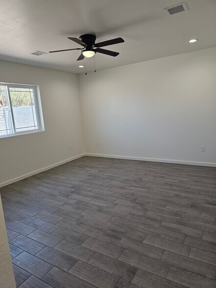 Master Bedroom - 57 S Hillcrest Dr