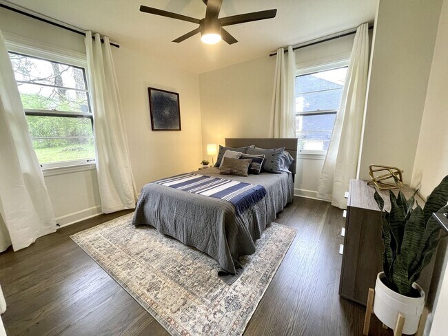 Building Photo - 504 Bismark Dr