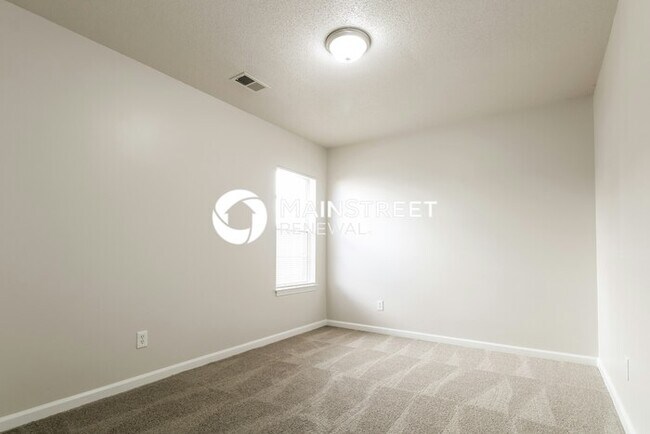 Building Photo - 3 Bedroom Pet-Friendly Home in Memphis, TN with Main Street Renewal