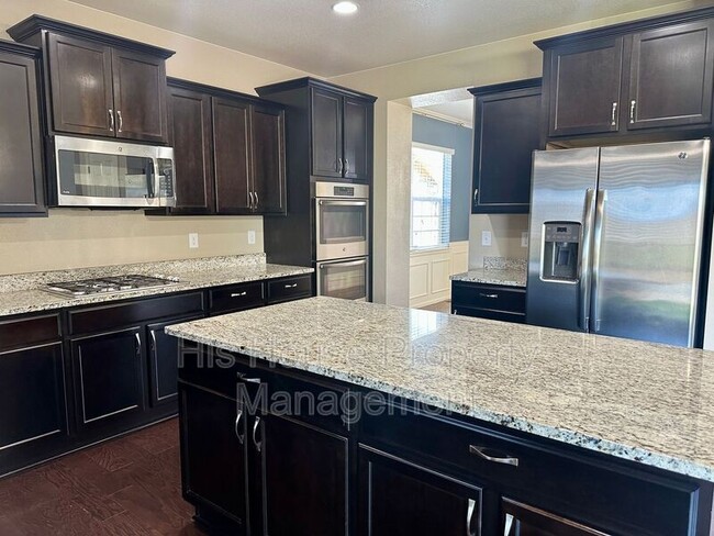 Building Photo - 2122 Longfin Ct