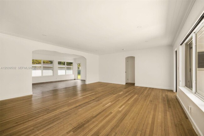 Building Photo - 7840 SW 71st Ave