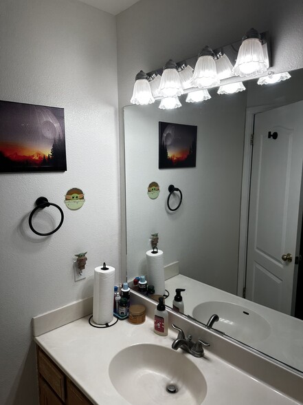 Building Photo - 17705 Spur Ct
