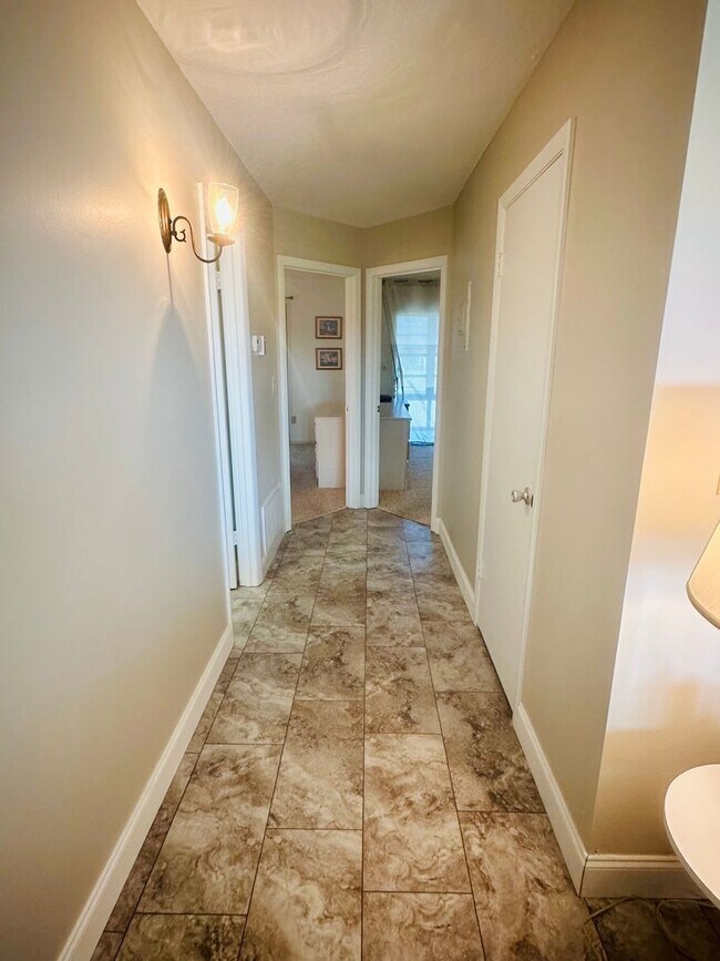 Building Photo - 2/2 Furnished 55+ Condo