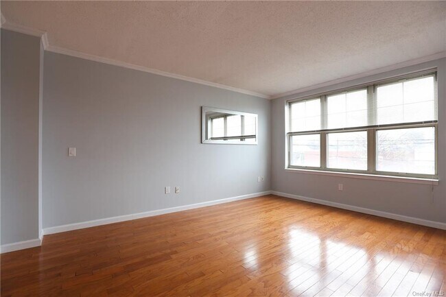 Building Photo - 300 Mamaroneck Ave