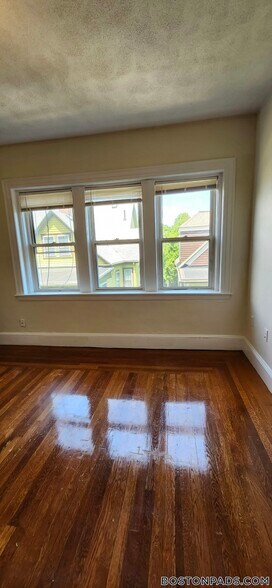 Building Photo - 163 Summer St