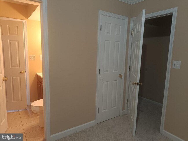 Building Photo - 5159 Race Pointe Pl