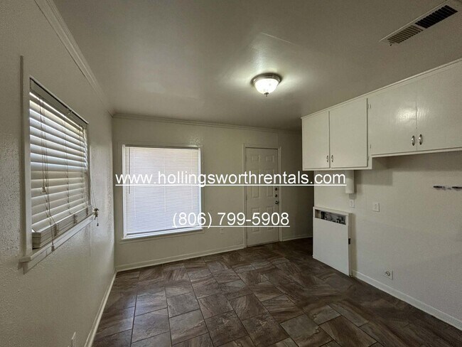 Building Photo - 3 Bedroom 2 bath 1 car Garage w/ Storage Shed