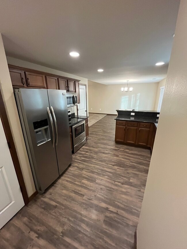 Building Photo - 55 Jaro Wy