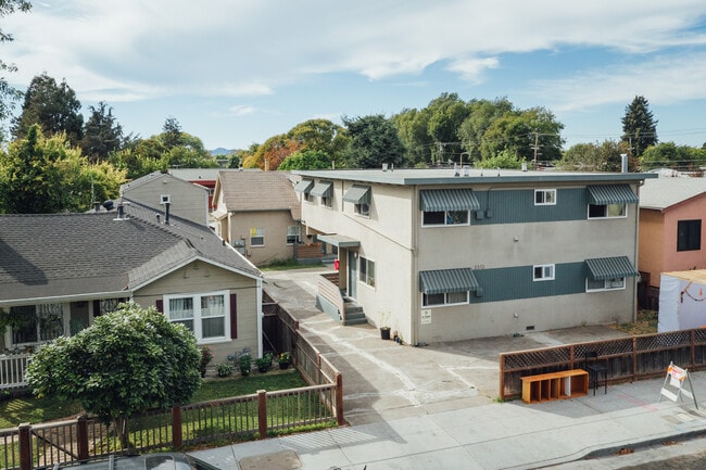 Building Photo - 2312 Bonar St