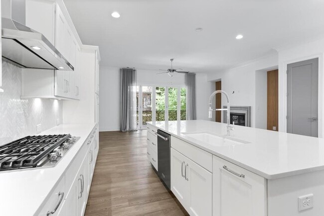 Building Photo - 226 Devin Pl N E