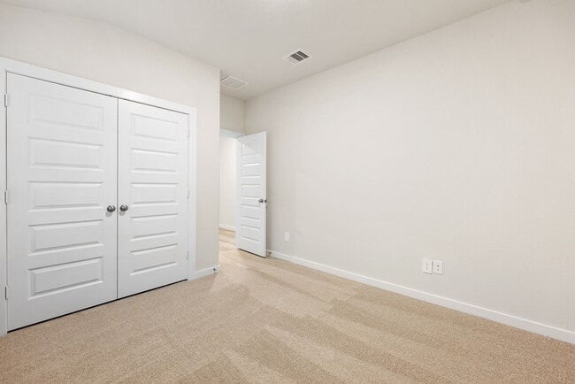 Building Photo - 6611 Castella Dr