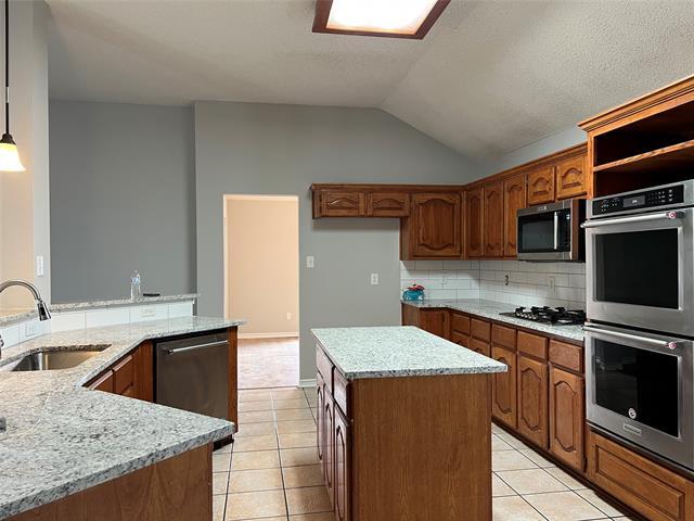 Building Photo - 421 Parkshire Dr