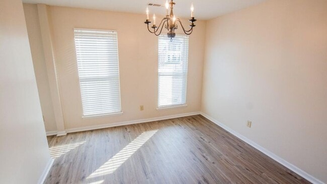Building Photo - Gorgeous home ready to move in!
