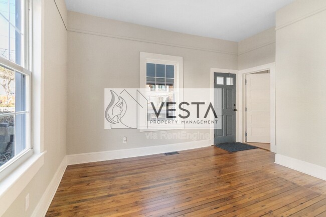 Building Photo - 555 Baldwin Ave