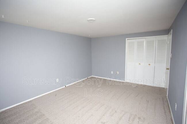 Building Photo - 16 Radnor Ct