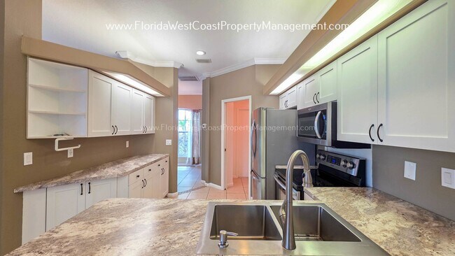 Building Photo - CUTE AND SPACIOUS 3 BEDROOM/ 2 BATH POOL HOME! NORTH PALMETTO! PET FRIENDLY!