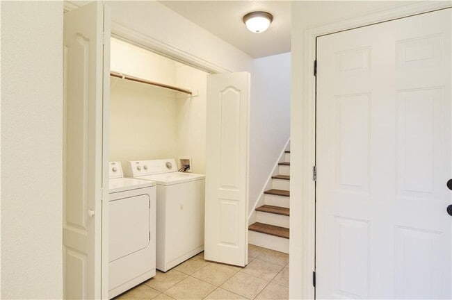 Building Photo - 767 W Sandy Beach Ln