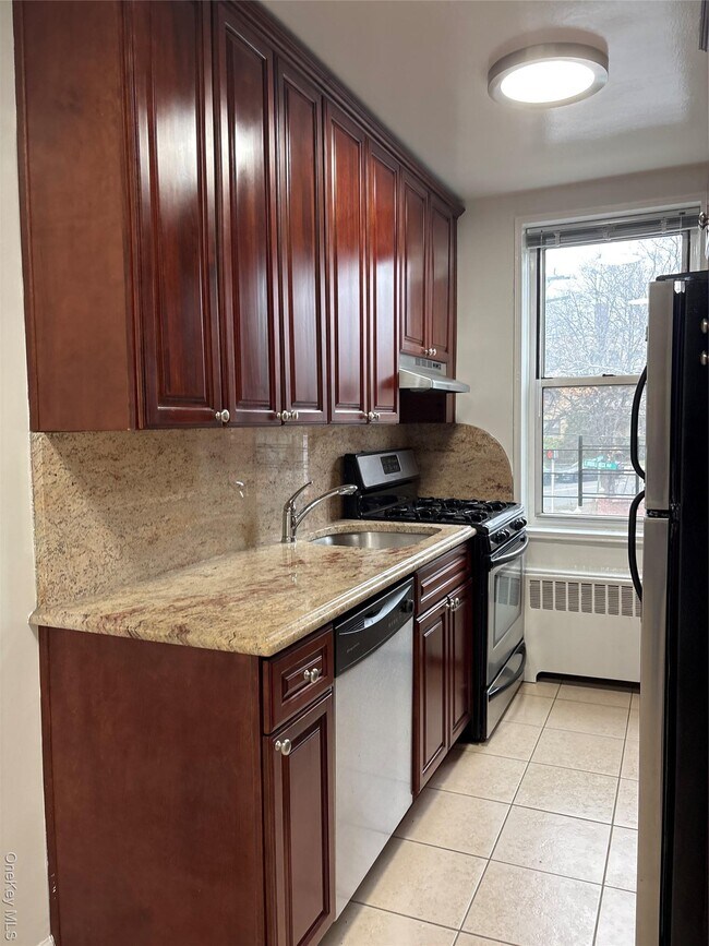 Building Photo - 50 S Middle Neck Rd