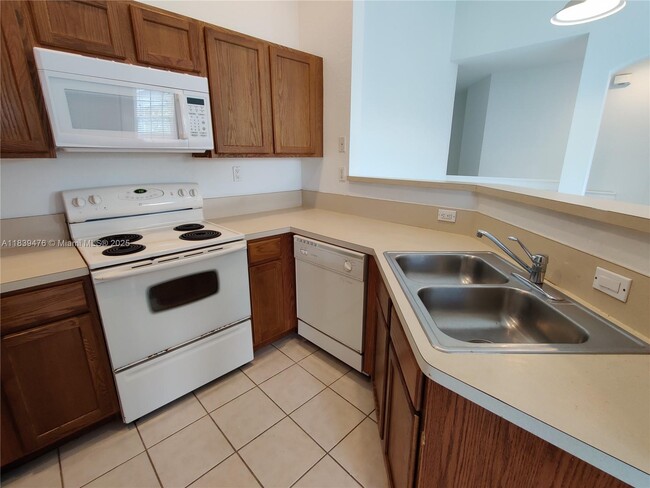Building Photo - 3211 Laurel Ridge Cir