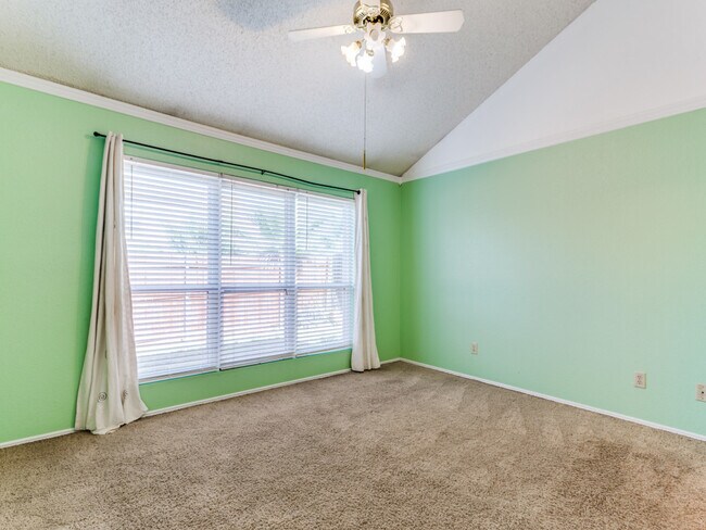 Building Photo - 2633 Harvest Moon Dr
