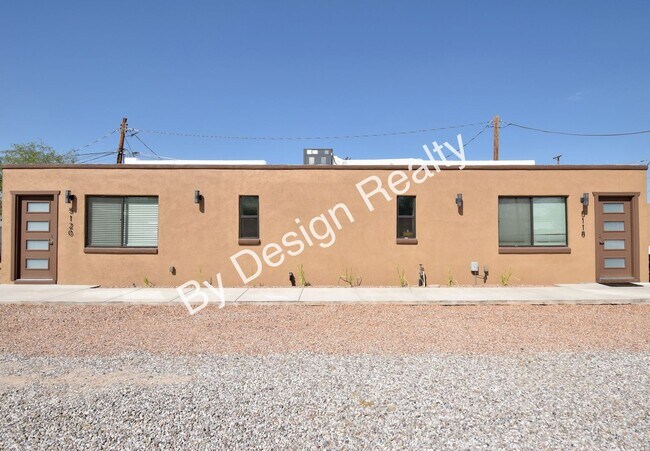 Building Photo - Contemporary 1 Bed 1 Bath with Beautiful Finishes, Private Yard & Off-Street Parking