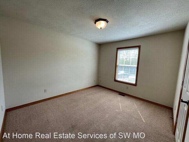 Building Photo - 4 br, 2 bath House - 792 S Hackberry Ave