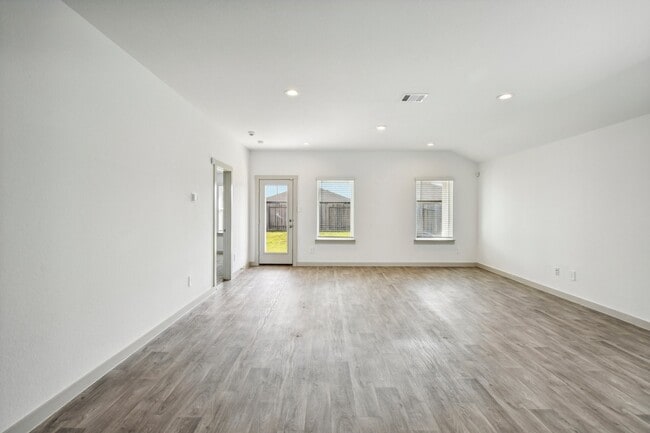 Building Photo - 8011 House bank Ln