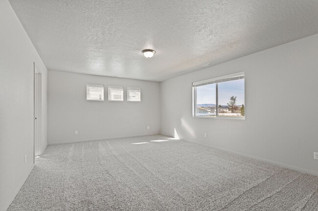 Building Photo - Stunning 3 Bed, 2.5 Bath Home in Spokane V...