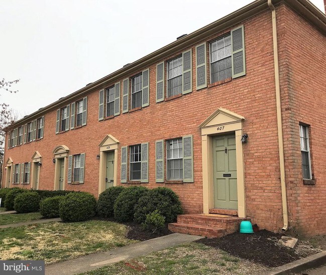 Building Photo - 409 Amelia St