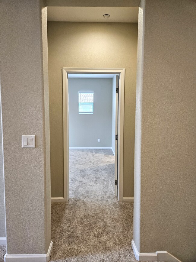 Building Photo - 143 W Saltillo Ln