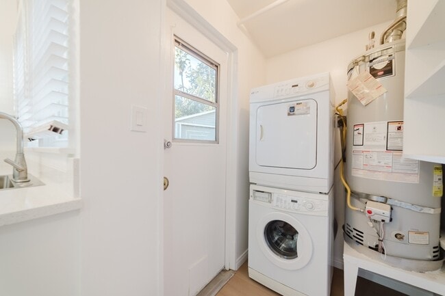 Building Photo - 681 Hillside Terrace