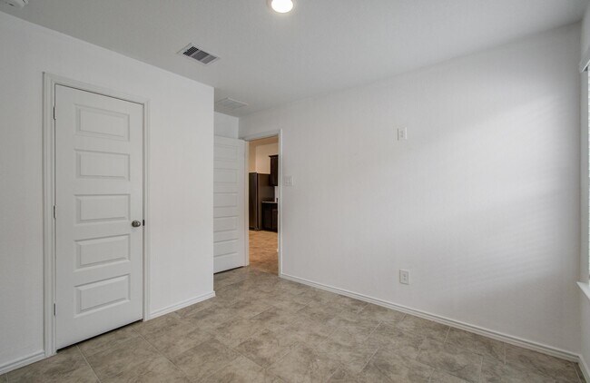 Building Photo - 1206 Cattle Chute Ct