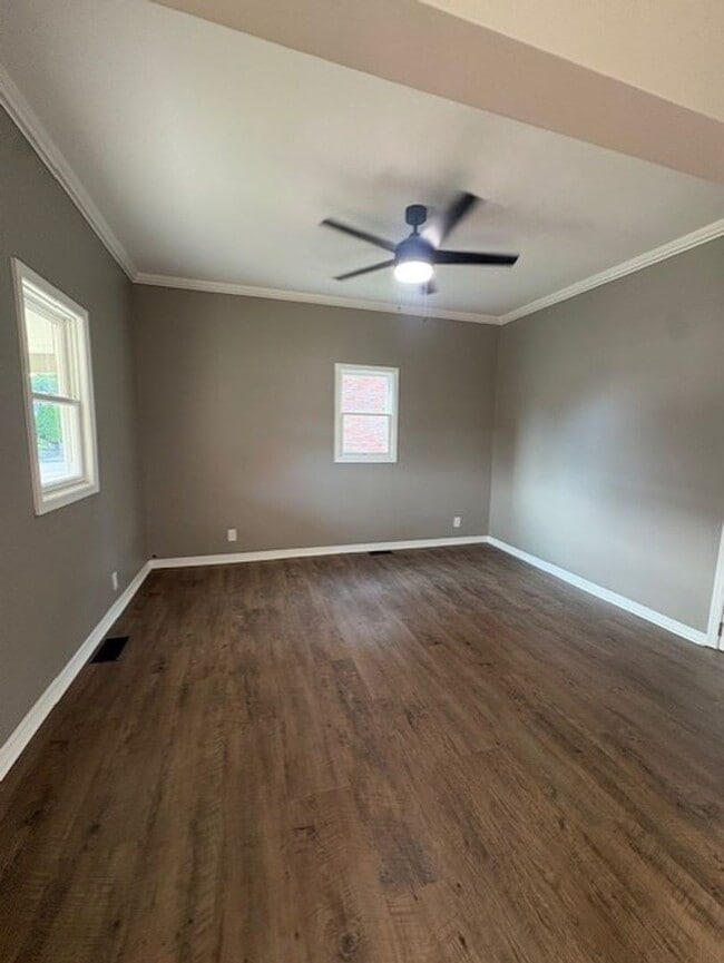 Building Photo - ? Bristol Living at Its Best – Newly Remodeled 2 Bedroom Home!