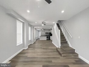 Building Photo - 733 N Linwood Ave