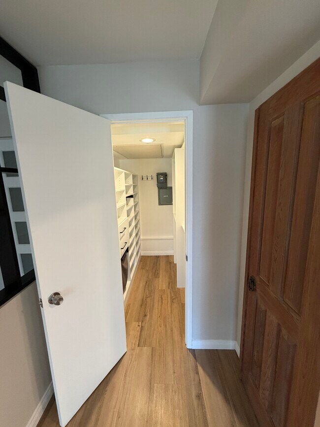 Building Photo - 540 Hawthorn St