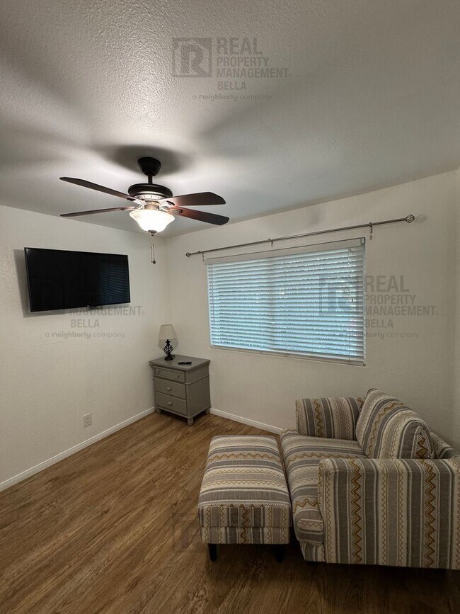 Building Photo - 24311 Canyon Lake Dr N