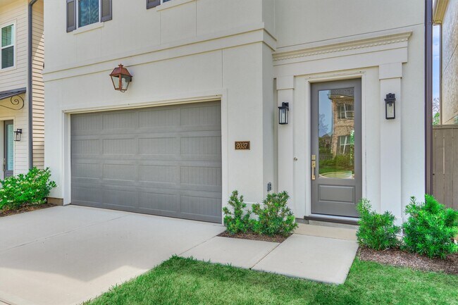 Building Photo - 2037 Carlson Creek Dr